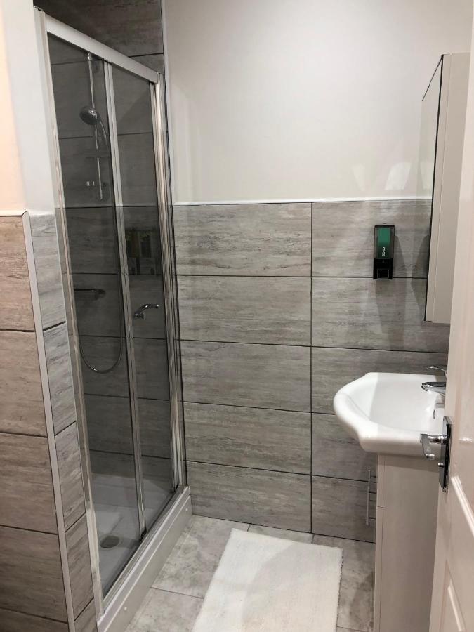 The Broadway - London Heathrow 2*